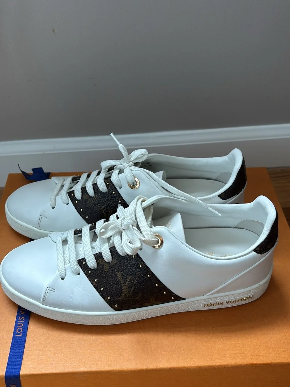 Louis Vuitton White Leather Sneakers with Brown Monogram Stripe